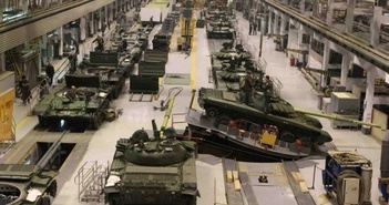 Dây chuyền sản xuất xe tăng Nga quá tải?