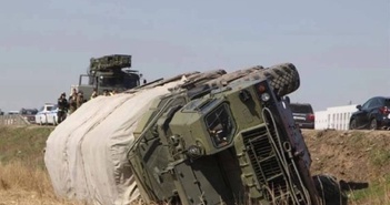 Tai nạn hy hữu: S-400 lật nhào xuống mương do lái xe sử dụng rượu Tai nạn hy hữu: S-400 lật nhào xuống mương do lái xe sử dụng rượu