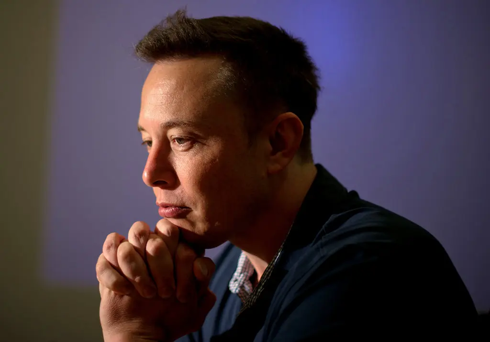Elon Musk lo lắng về tài khoản Twitter của mình.