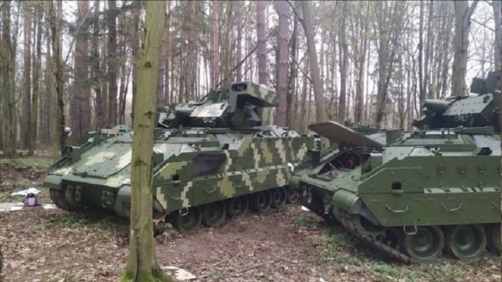 Phát hiện xe chiến đấu Bradley của Mỹ trong màu sơn camo ở Ukraine