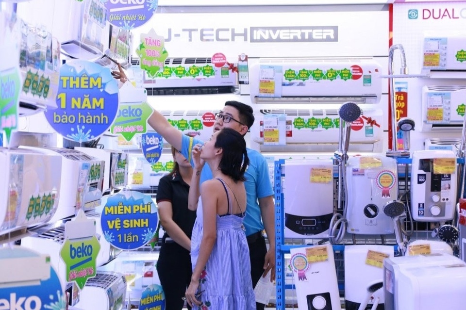 Máy lạnh, quạt hơi nước giảm giá sâu, doanh số tăng mạnh