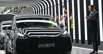 Đối với Tesla, công nghệ tự lái hoàn toàn được kỳ vọng là một nguồn lợi nhuận đáng kể. Đối với Tesla, công nghệ tự lái hoàn toàn được kỳ vọng là một nguồn lợi nhuận đáng kể.