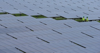 Biden phủ quyết luật ngăn chặn miễn thuế năng lượng mặt trời