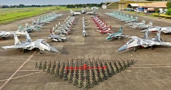 Bức ảnh thú vị của không quân Indonesia: Su-30 to gấp đôi F-16