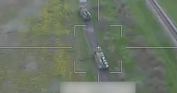 UAV Nga 'bầy đàn' tập kích trận địa S-300 Ukraine