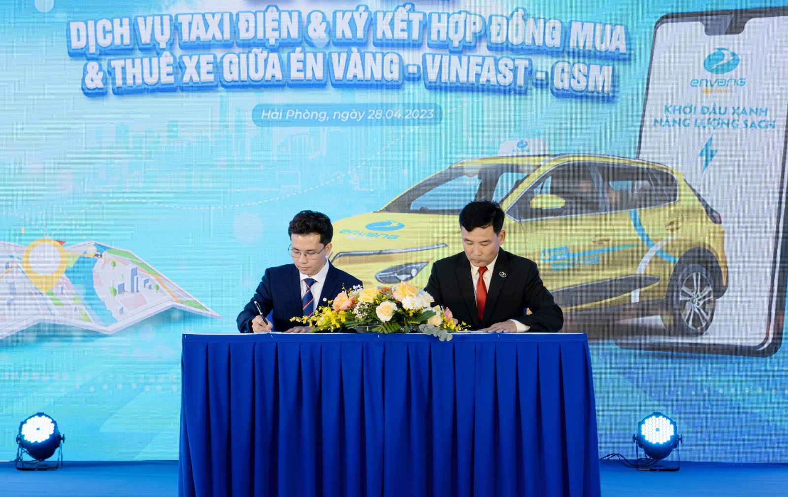 Là nhà cung cấp dịch vụ taxi điện đầu tiên ở Hải Phòng, Én Vàng mua và thuê 150 xe ô tô điện VinFast.