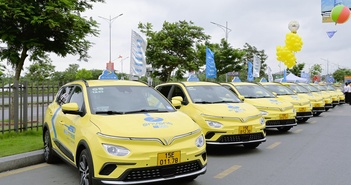 Để phục vụ các dịp nghỉ lễ 30-4 và 1-5, một hãng taxi đã thêm một xe điện VinFast vào vận hành. Để phục vụ các dịp nghỉ lễ 30-4 và 1-5, một hãng taxi đã thêm một xe điện VinFast vào vận hành.