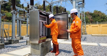 Trong các dịp nghỉ lễ, EVN đảm bảo cung cấp điện an toàn, ổn định. Trong các dịp nghỉ lễ, EVN đảm bảo cung cấp điện an toàn, ổn định.