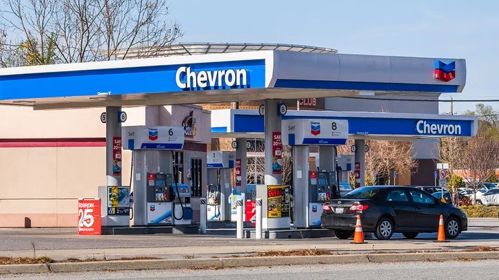 Chevron: Mỹ sẽ mất "nhiều thập niên" để chuyển đổi USD sang năng lượng xanh.