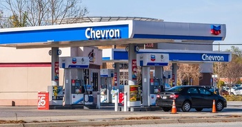 Chevron: Mỹ sẽ mất "nhiều thập niên" để chuyển đổi USD sang năng lượng xanh.