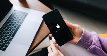 Vì sao iPhone, iPad đồng loạt báo cáo một bản cập nhật lạ Vì sao iPhone, iPad đồng loạt báo cáo một bản cập nhật lạ