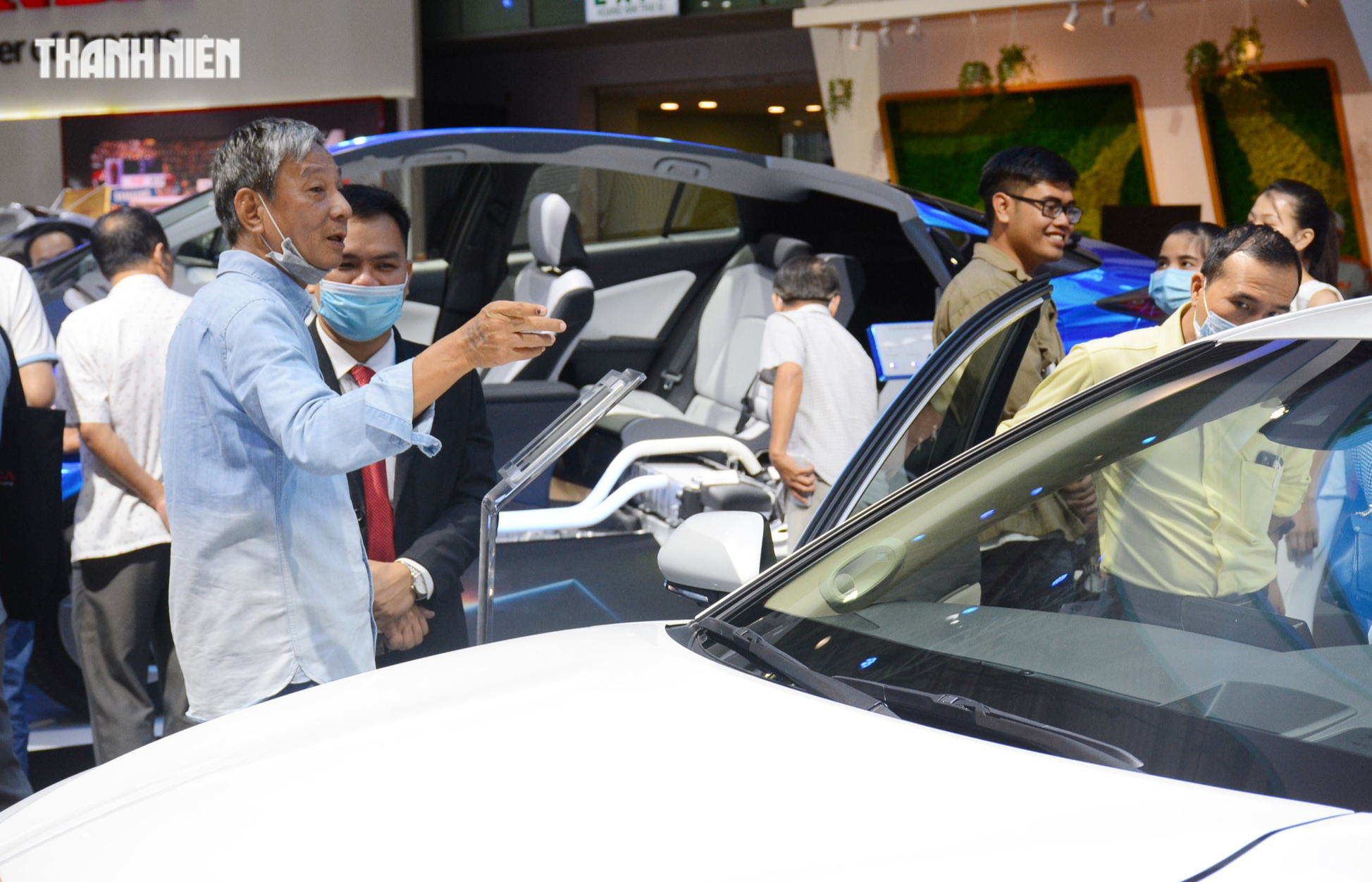 Tại Việt Nam, doanh số của nhiều hãng ô tô sụt giảm; chỉ VinFast, Honda tăng trưởng