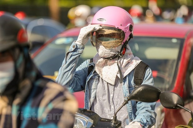 Nhiệt độ cao nhất tại Hà Nội đạt 38 độ C, tiếp tục nóng lên.