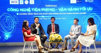 Công nghệ phải tương thích với nhân sự để chuyển đổi số thành công. Công nghệ phải tương thích với nhân sự để chuyển đổi số thành công.