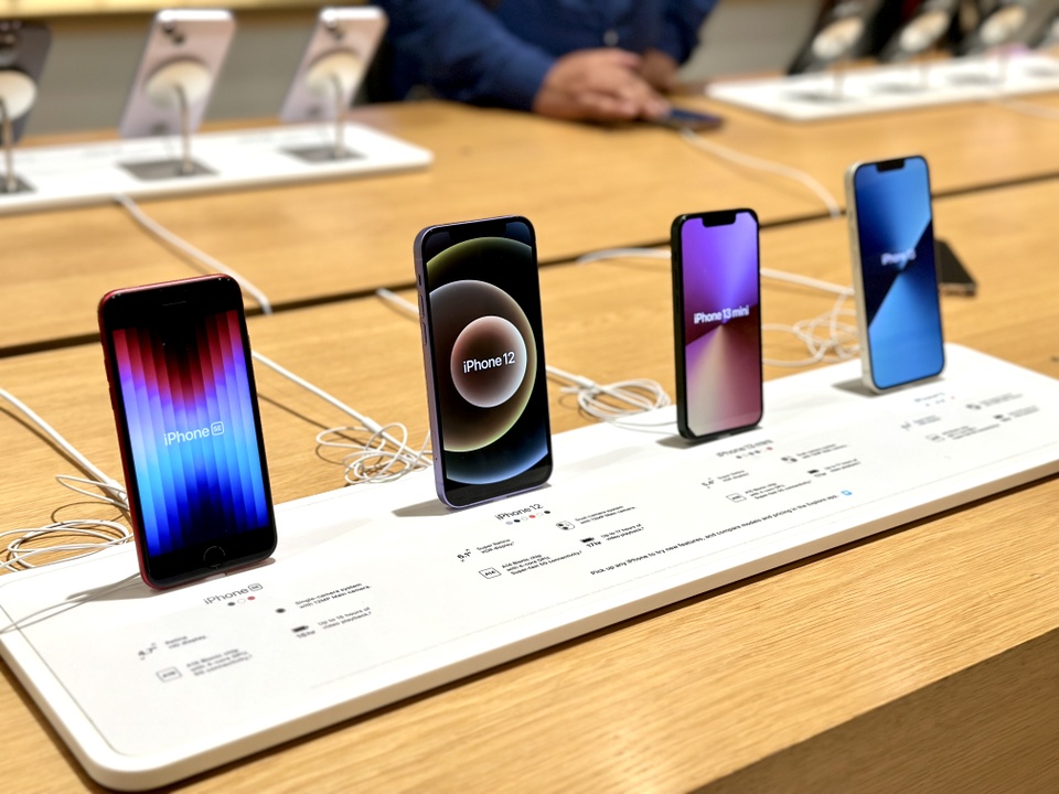 Mua iPhone trực tiếp từ Apple Việt Nam sẽ có giá cao hơn từ 2 đến 3 triệu đồng.