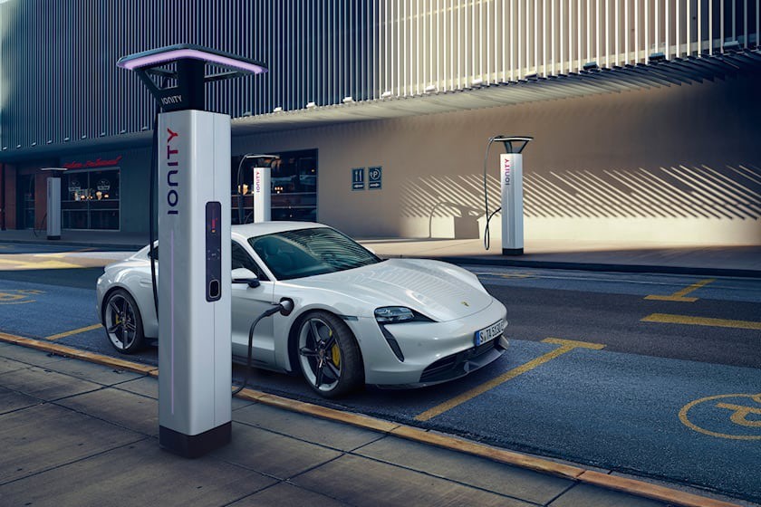 Xe điện của Porsche sẽ có phạm vi gần 1.300 km và thời gian sạc lại trong 15 phút.
