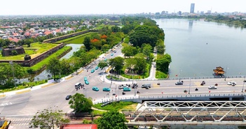 Tại Huế, Taxi Xanh SM của chủ tịch Phạm Nhật Vượng đã có mặt. CEO tiết lộ kế hoạch làm việc với đối tác Singapore, Malaysia Tại Huế, Taxi Xanh SM của chủ tịch Phạm Nhật Vượng đã có mặt. CEO tiết lộ kế hoạch làm việc với đối tác Singapore, Malaysia