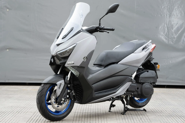 Xe tay ga Trung Quốc giá gần 50 triệu đồng, thiết kế giống với Yamaha XMAX 250