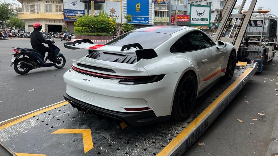 Về Việt Nam, Porsche 911 GT3 2022 giá gần 20 tỉ đồng