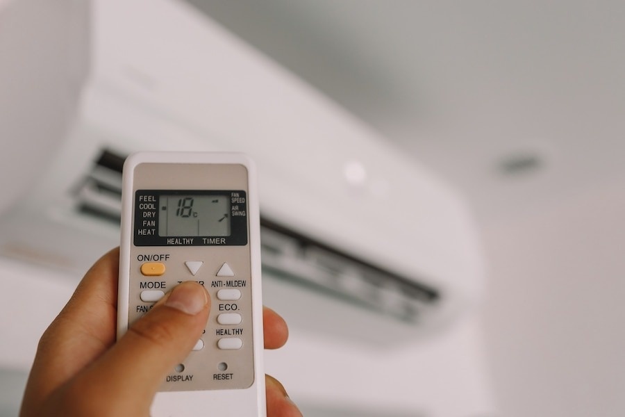 Máy lạnh không nên được bật ở mức 18 độ hoặc cao hơn. Điều này chỉ nên được thực hiện với cài đặt nhiệt độ của tủ lạnh trên 18 độ.