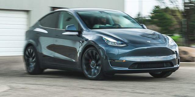 Trước khi mua mẫu xe điện bán chạy nhất thế giới, chủ nhân của 2 xe Tesla đã liệt kê 6 nhược điểm cần tính đến kỹ.