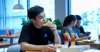 Hàng trăm người trẻ Việt cùng ăn pizza để kỷ niệm "Bitcoin pizza day"