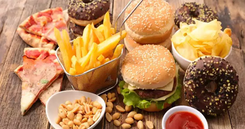 Để giảm nguy cơ mắc bệnh tiểu đường, Tốp 2 nhóm thực phẩm bạn nên ngừng tiêu thụ. Để giảm nguy cơ mắc bệnh tiểu đường, Tốp 2 nhóm thực phẩm bạn nên ngừng tiêu thụ.