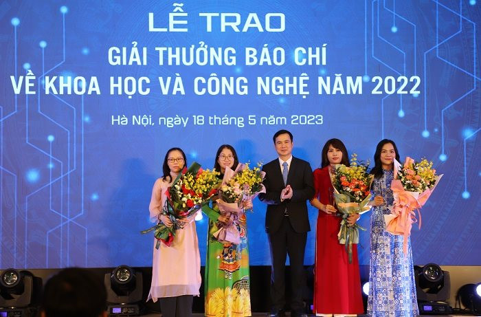 Trao giải thưởng báo chí về KH-CN năm 2022 cho 18 tác phẩm