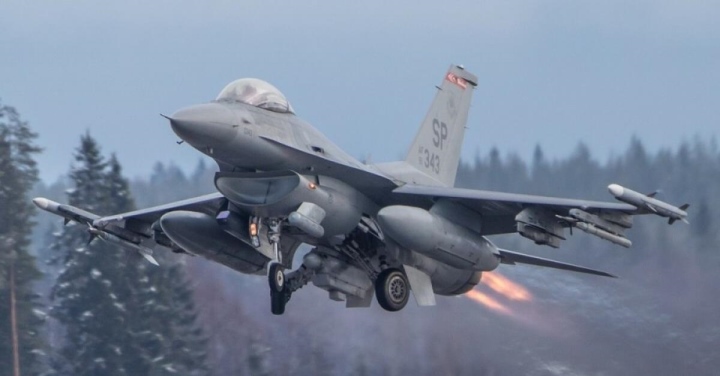 Nga khắc chế tiêm kích F-16 'đại bàng chiến' của Mỹ bằng cách sử dụng chiến đấu cơ đáng gờm.