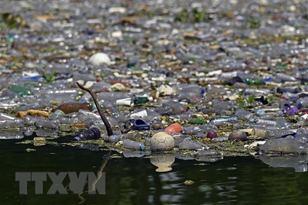 Ở các sông, hồ và biển, có khoảng 19 đến 23 triệu tấn rác thải nhựa đang được lắng đọng.