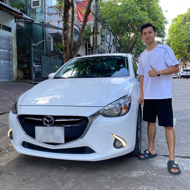 Chủ xe Mazda2: 'Không chật như lời đồn, nhìn sang kiểu xe Đức'