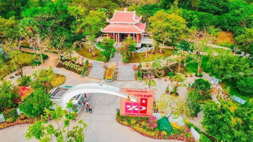 Mùa hoa phượng trên non cao