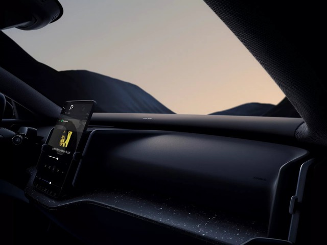Volvo EX30 khoe nội thất khó tin: Loa trên mui xe, 'yên ngựa' tha hồ để đồ