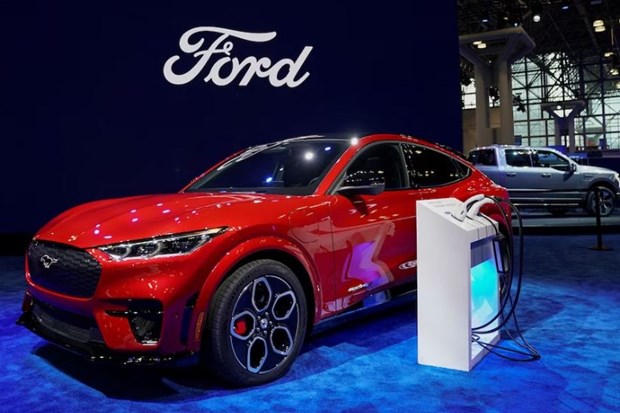 Từ năm 2024, Ford và Tesla đã ký kết thuận chia sẻ trạm sạc.