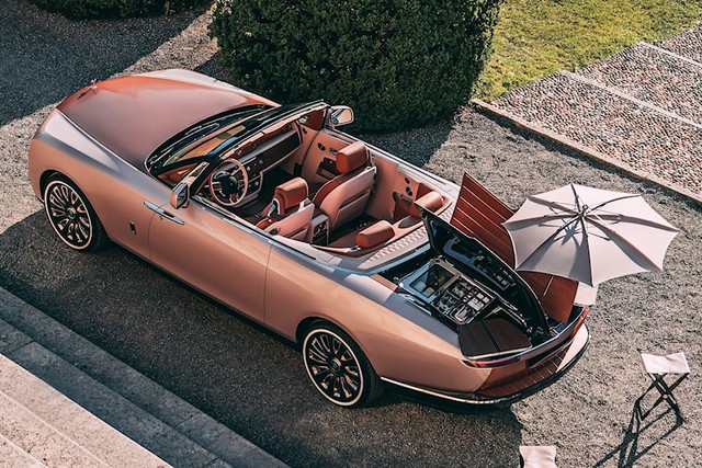 Khách VIP của Rolls-Royce được đặt thiết kế xe riêng; có chiếc phải mất bốn năm để hoàn thành.