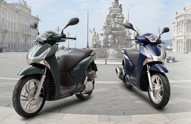 Loạt xe máy xuống giá thấp chưa từng có, hàng 'hot' cũng được bán dưới giá niêm yết
