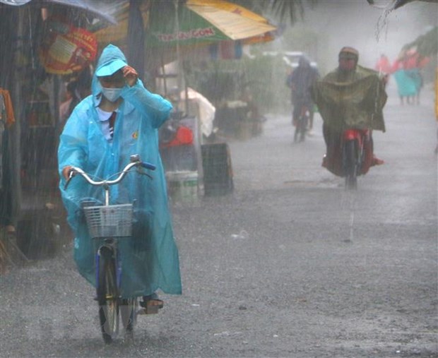 Khu vực Bắc Bộ được dự báo có mưa rào và dông, đề phòng lốc sét
