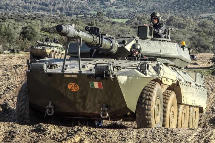 Italia bí mật cử 'thợ săn xe tăng' tới Ukraine?