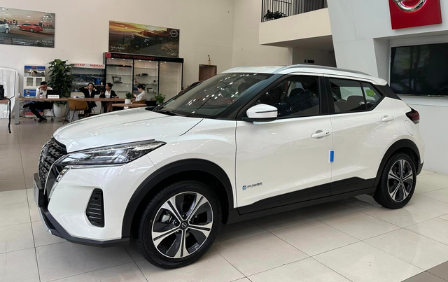 Giá ngang với Hyundai Creta tại Việt Nam, Nissan Kicks giảm gần 100 triệu đồng.