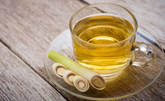 Uống trà sả có thể giúp giải độc và tiêu hóa.
