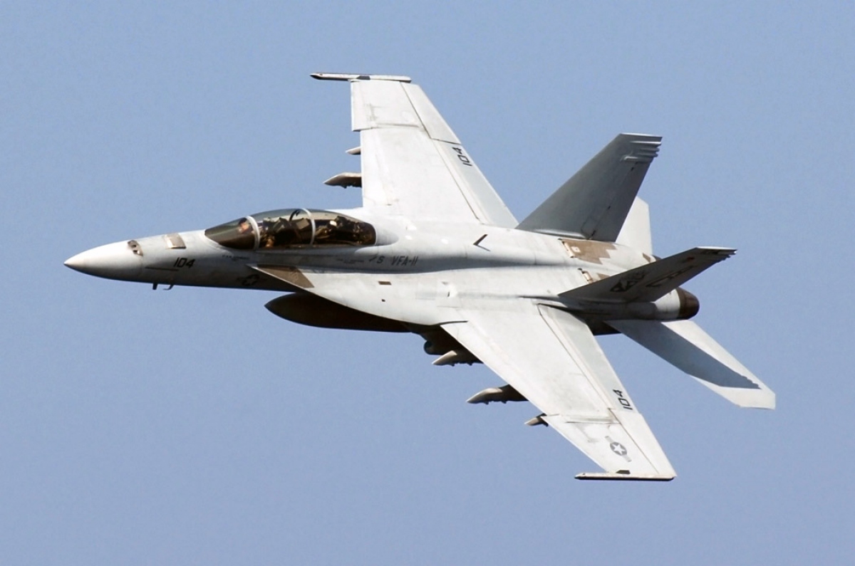 F/A-18 Hornet và F-16 - Tiêm kích nào sẽ giúp Ukraine đối phó với Nga?