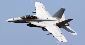 F/A-18 Hornet và F-16 - Tiêm kích nào sẽ giúp Ukraine đối phó với Nga? F/A-18 Hornet và F-16 - Tiêm kích nào sẽ giúp Ukraine đối phó với Nga?