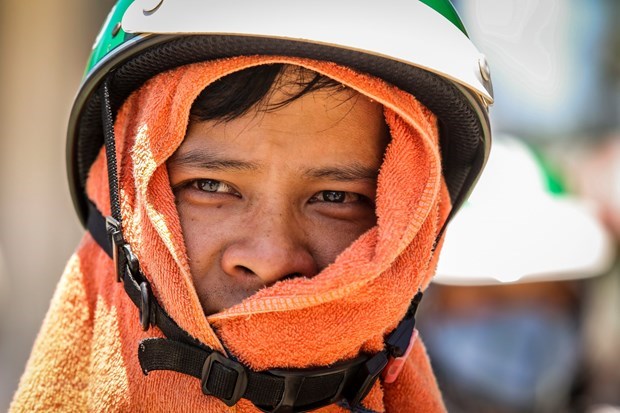 Vùng núi Bắc Bộ có nơi mưa to, Trung Bộ nắng nóng trên 38 độ C và có nơi mưa to.