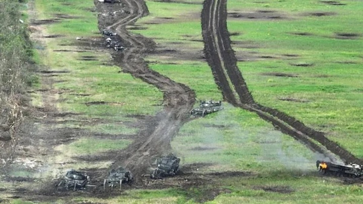 Sau khi mất nhiều xe Leopard 2R, Ukraine bắt đầu tìm cách vượt bãi mìn của Nga.