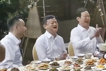 Sau tuyên bố "vẫn sống và hạnh phúc", hình ảnh của Jack Ma đã được tìm kiếm.