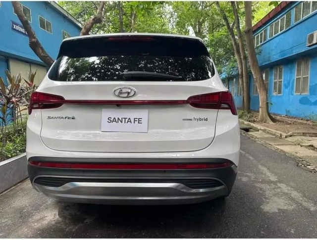 Tại Việt Nam, Hyundai Santa Fe phiên bản Hybrid lộ diện tại Việt Nam
