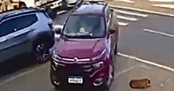 Video: Lùi không quan sát, xe con bị xe bồn đâm nát đuôi
