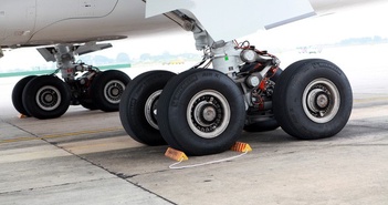 Nhiều máy bay bị đinh ghim, rách lốp nhưng không thể xác định "thủ phạm" Nhiều máy bay bị đinh ghim, rách lốp nhưng không thể xác định "thủ phạm"