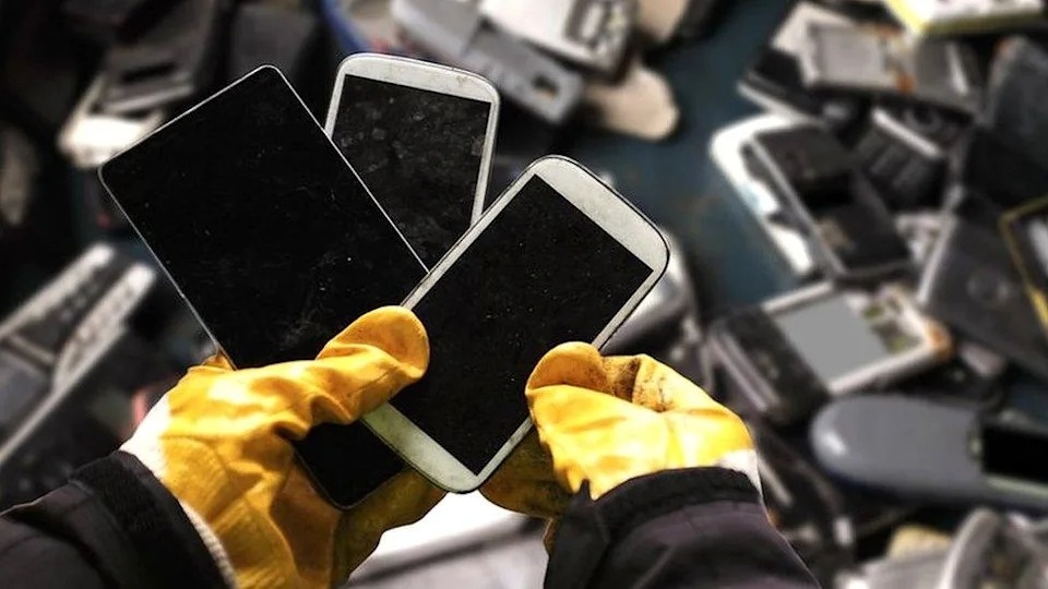 ‘Mỏ vàng’ trong 5 tỷ chiếc điện thoại cũ