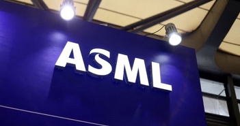 ASML đã hạn chế bán máy sản xuất chip tiên tiến nhất, làm tổn hại đến triển vọng chip của Trung Quốc. ASML đã hạn chế bán máy sản xuất chip tiên tiến nhất, làm tổn hại đến triển vọng chip của Trung Quốc.